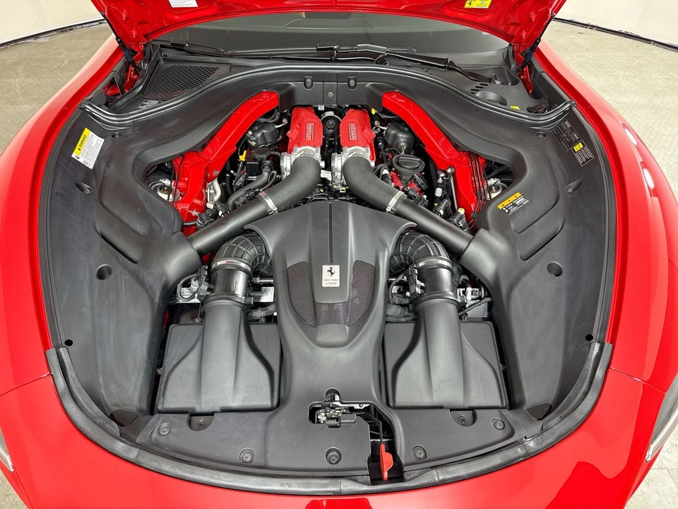 2025 Ferrari Roma Spider - Image 21 of 31