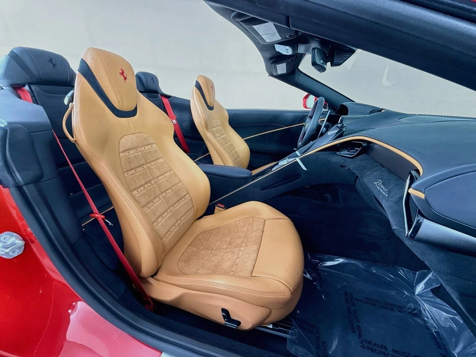 2025 Ferrari Roma Spider - Image 23 of 31
