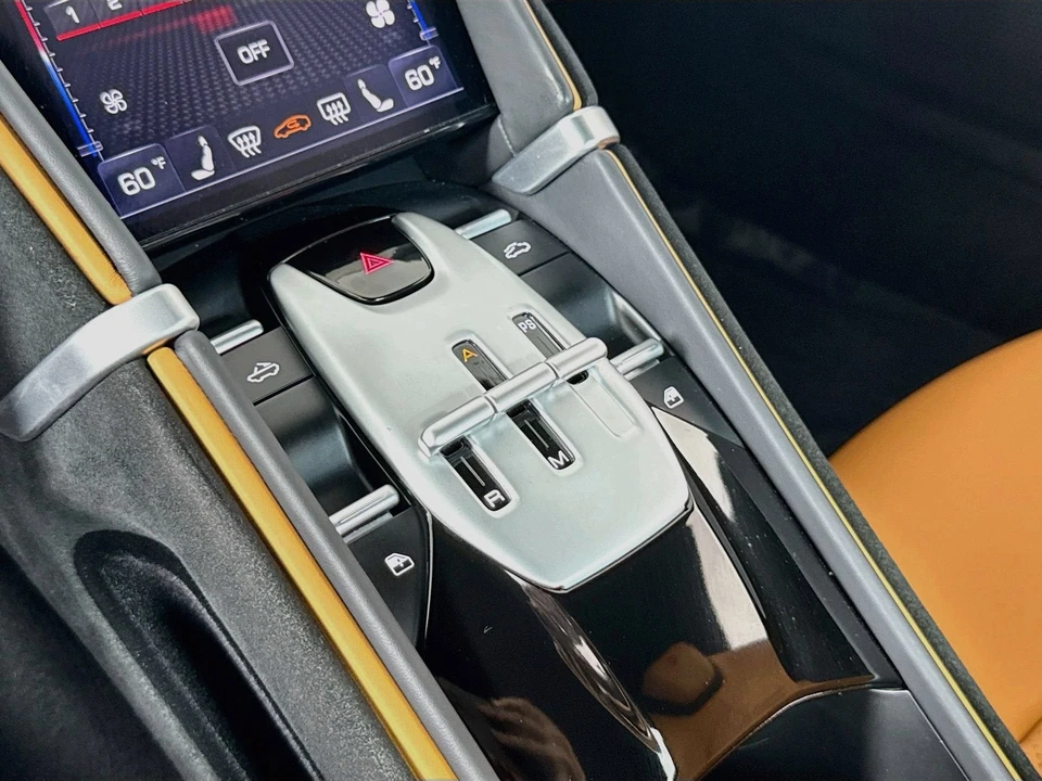 2025 Ferrari Roma Spider - Image 15 of 31