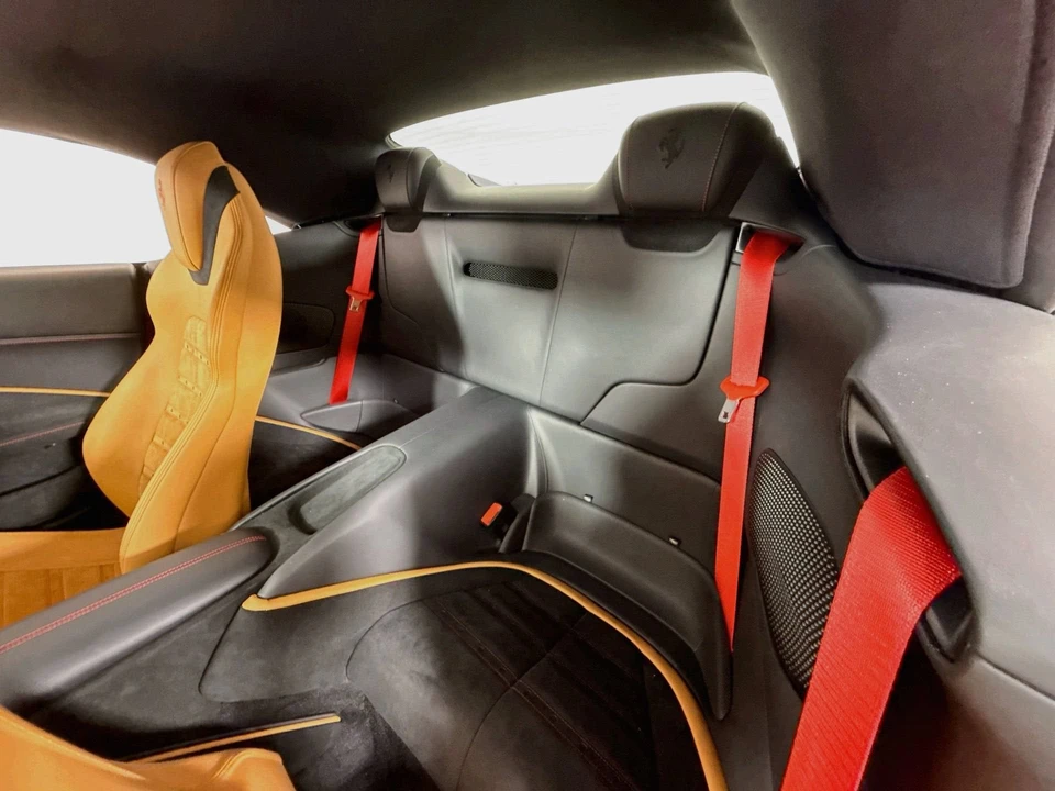 2025 Ferrari Roma Spider - Image 19 of 31