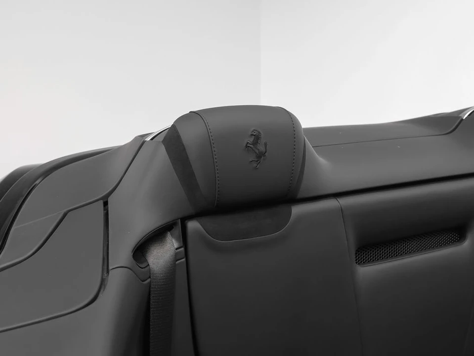2025 Ferrari Roma Spider - Image 21 of 31