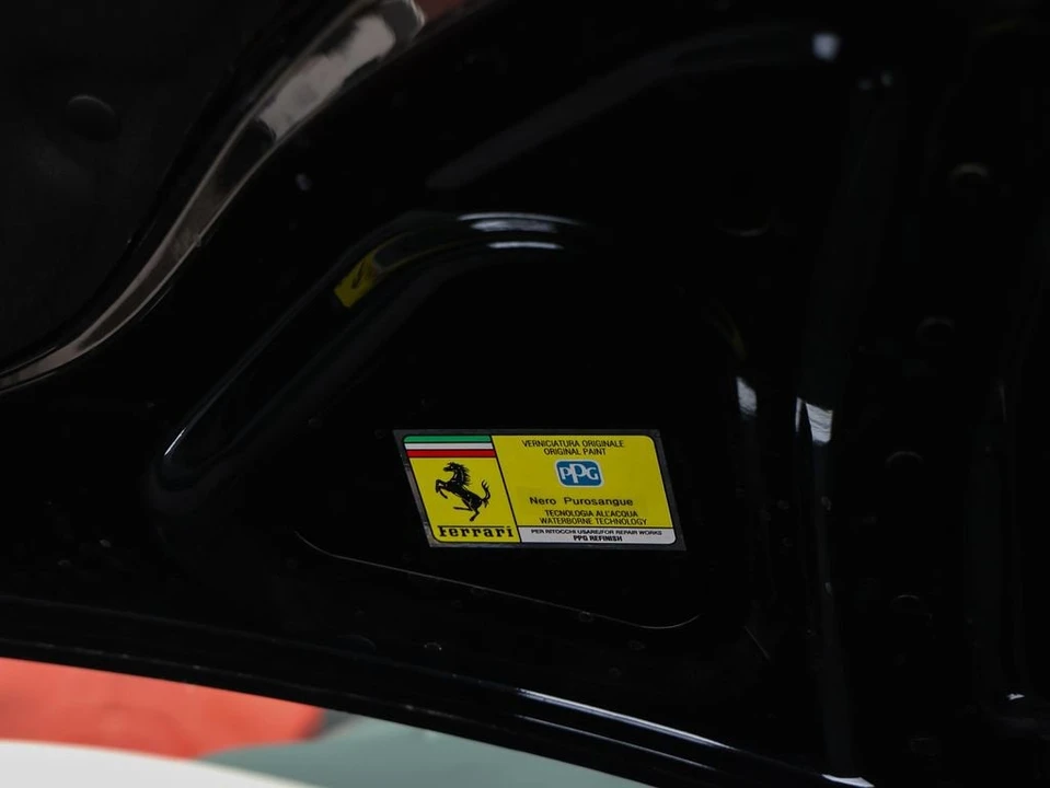 2025 Ferrari Roma Spider - Image 16 of 31