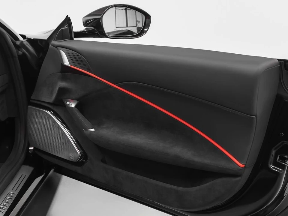 2025 Ferrari Roma Spider - Image 31 of 31