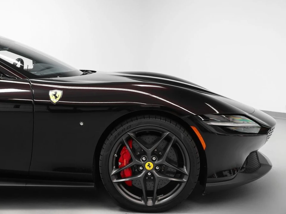 2025 Ferrari Roma Spider - Image 10 of 31
