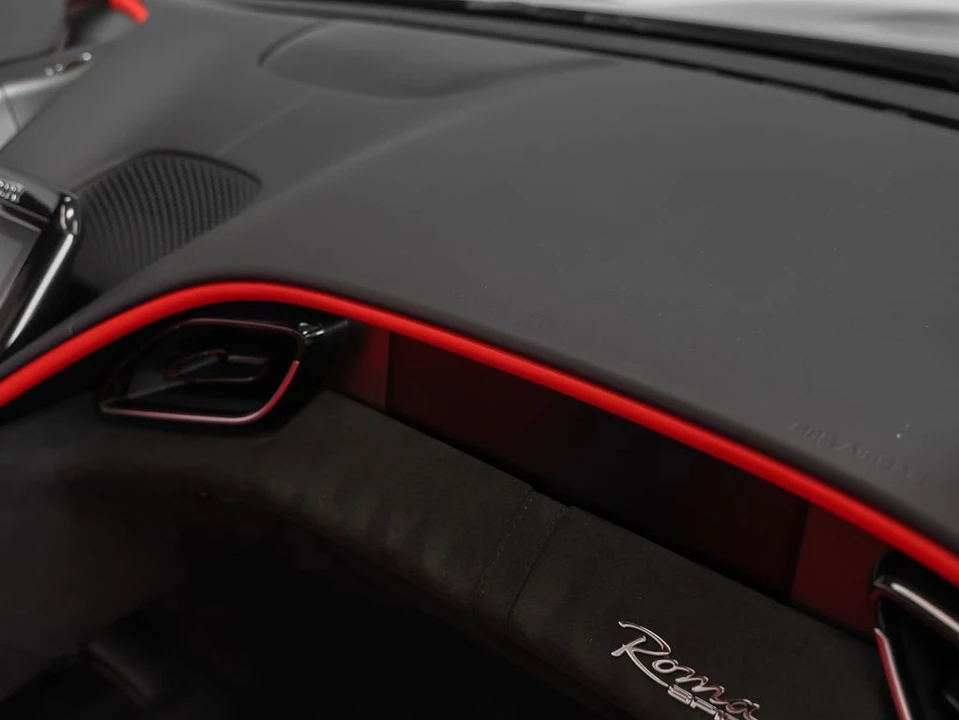 2025 Ferrari Roma Spider - Image 26 of 31