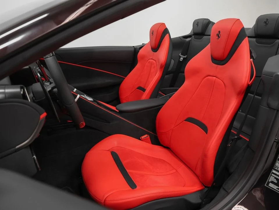 2025 Ferrari Roma Spider - Image 3 of 31