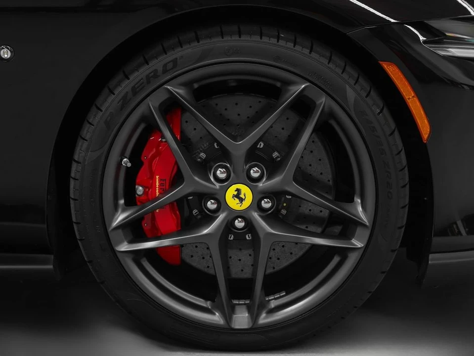 2025 Ferrari Roma Spider - Image 11 of 31