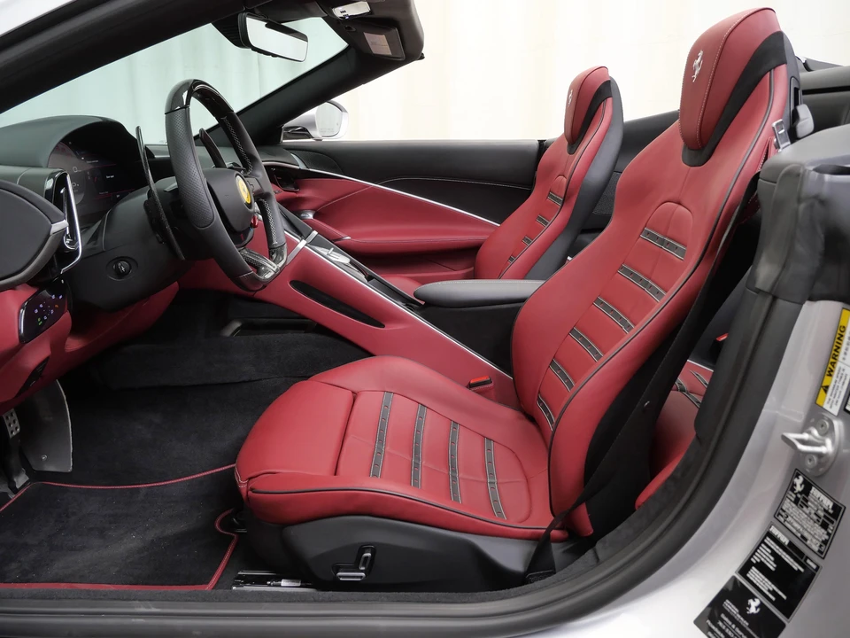 2025 Ferrari Roma Spider - Image 19 of 31