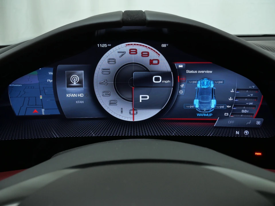 2025 Ferrari Roma Spider - Image 28 of 31