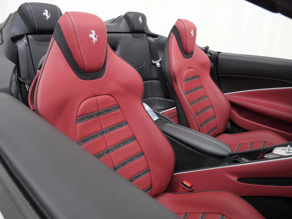 2025 Ferrari Roma Spider - Image 14 of 31