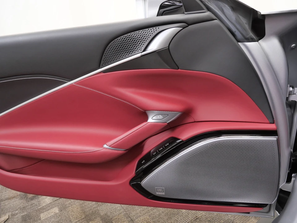 2025 Ferrari Roma Spider - Image 30 of 31