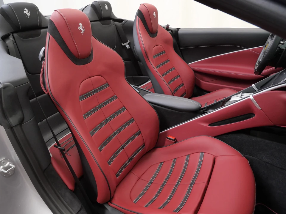 2025 Ferrari Roma Spider - Image 17 of 31
