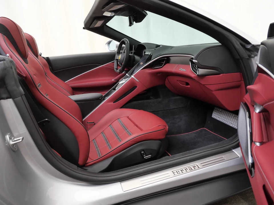 2025 Ferrari Roma Spider - Image 16 of 31