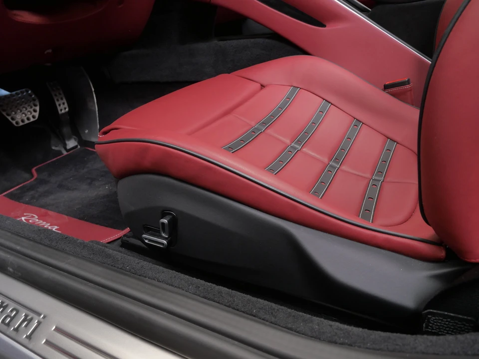 2025 Ferrari Roma Spider - Image 22 of 31