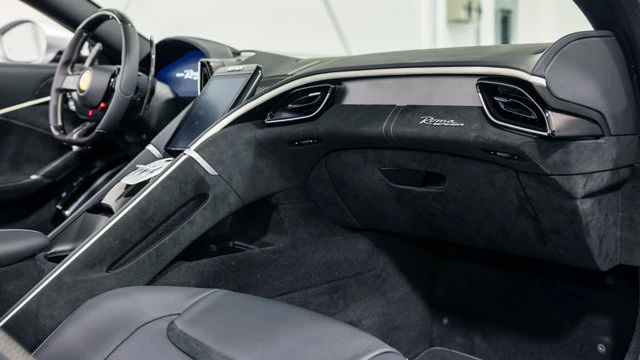 2025 Ferrari Roma Spider - Image 9 of 17
