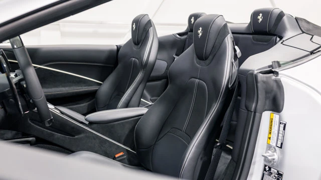 2025 Ferrari Roma Spider - Image 5 of 17