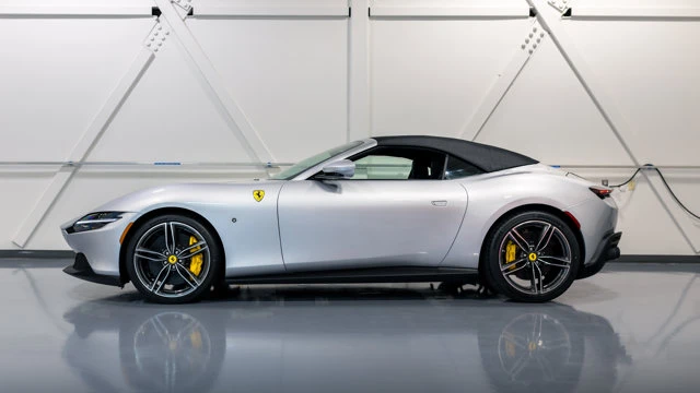 2025 Ferrari Roma Spider - Image 15 of 17