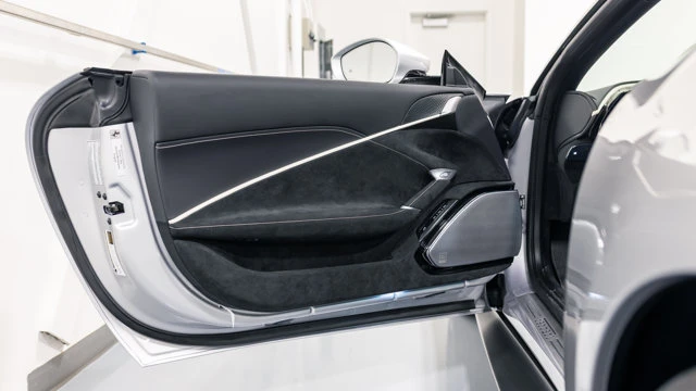 2025 Ferrari Roma Spider - Image 11 of 17