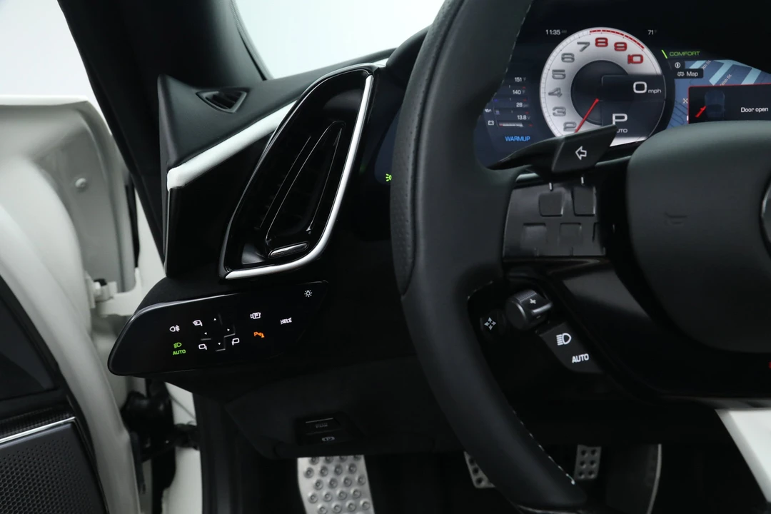 2025 Ferrari Roma Spider - Image 30 of 31