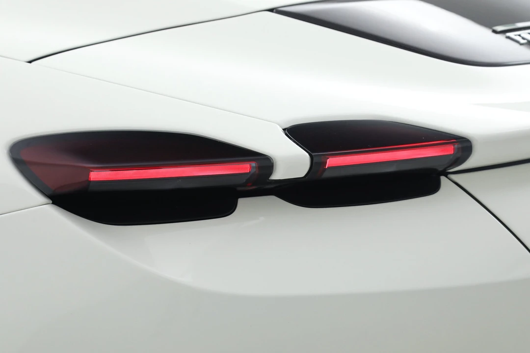 2025 Ferrari Roma Spider - Image 18 of 31