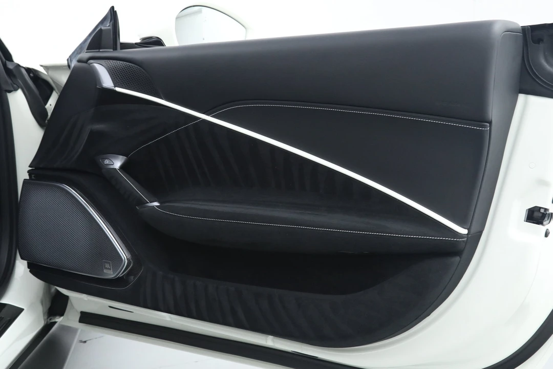 2025 Ferrari Roma Spider - Image 20 of 31