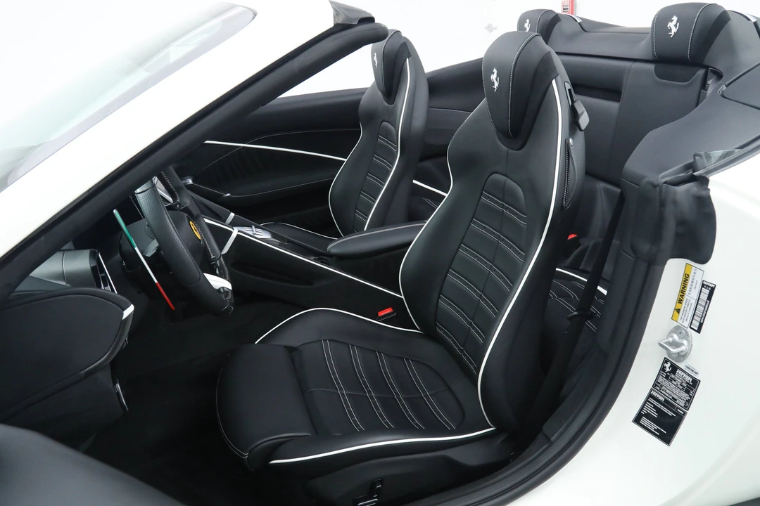 2025 Ferrari Roma Spider - Image 5 of 31
