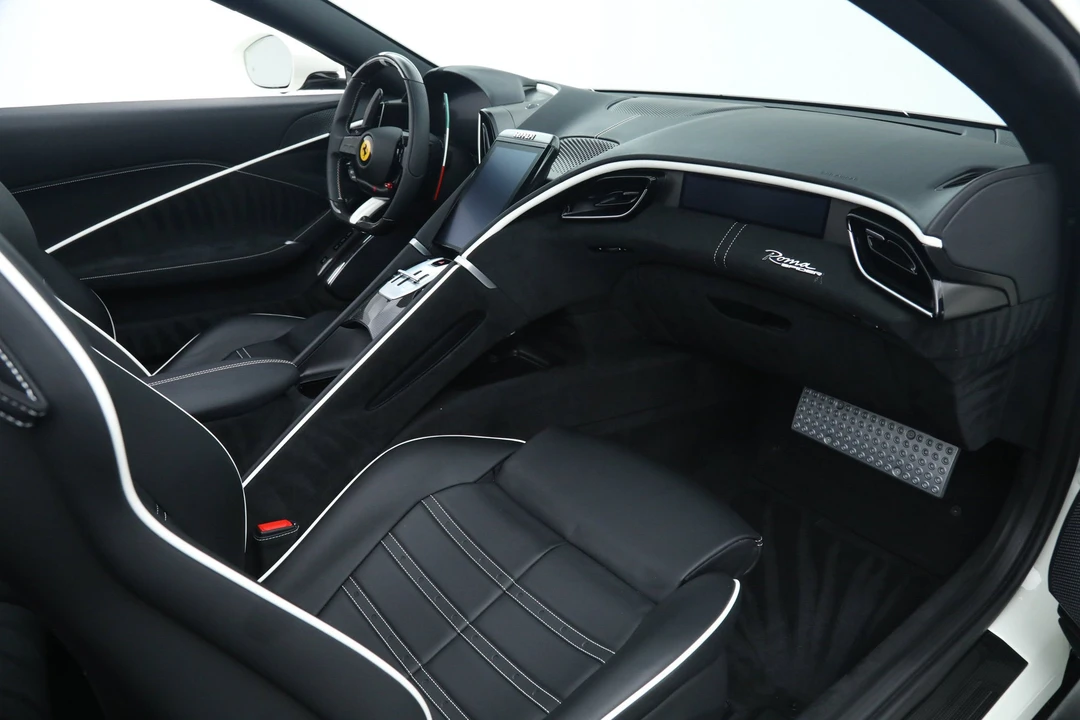2025 Ferrari Roma Spider - Image 21 of 31