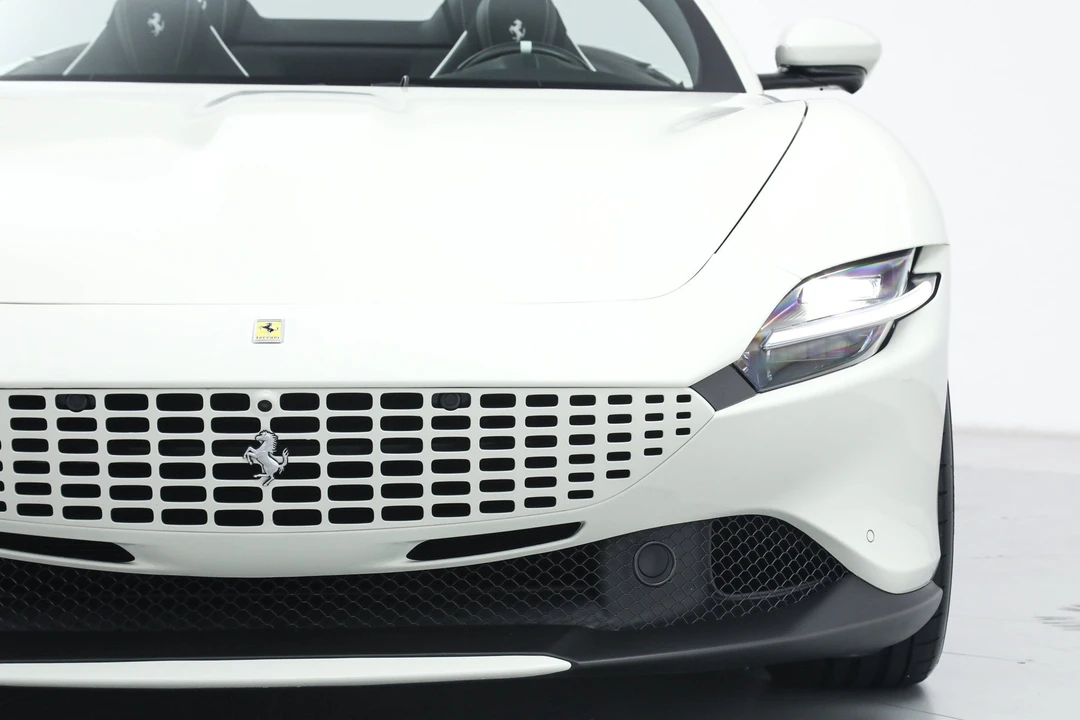 2025 Ferrari Roma Spider - Image 15 of 31