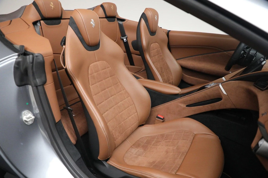 2025 Ferrari Roma Spider - Image 20 of 31