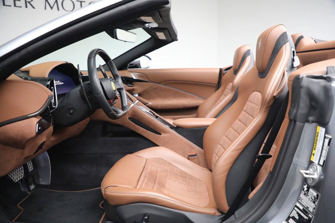 2025 Ferrari Roma Spider - Image 15 of 31