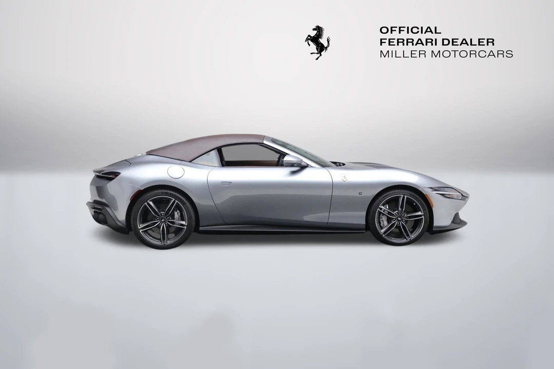 2025 Ferrari Roma Spider - Image 29 of 31