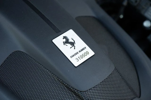 2025 Ferrari Roma Spider - Image 16 of 31