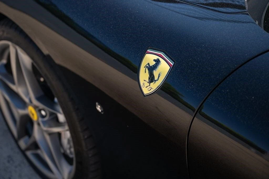 2025 Ferrari Roma Spider - Image 20 of 31