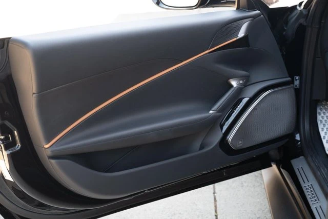 2025 Ferrari Roma Spider - Image 30 of 31