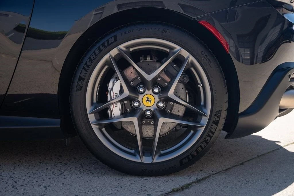 2025 Ferrari Roma Spider - Image 21 of 31