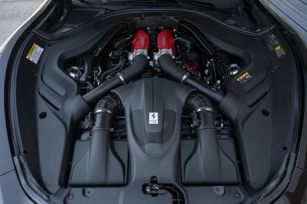 2025 Ferrari Roma Spider - Image 13 of 31
