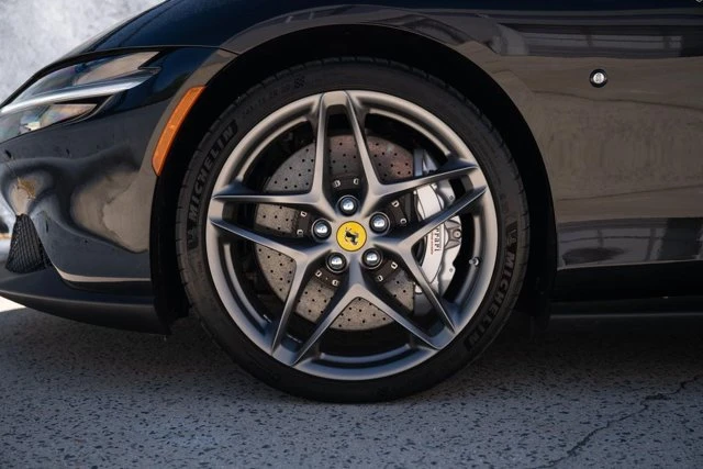 2025 Ferrari Roma Spider - Image 19 of 31