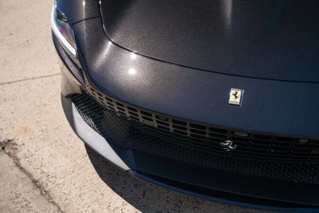 2025 Ferrari Roma Spider - Image 12 of 31
