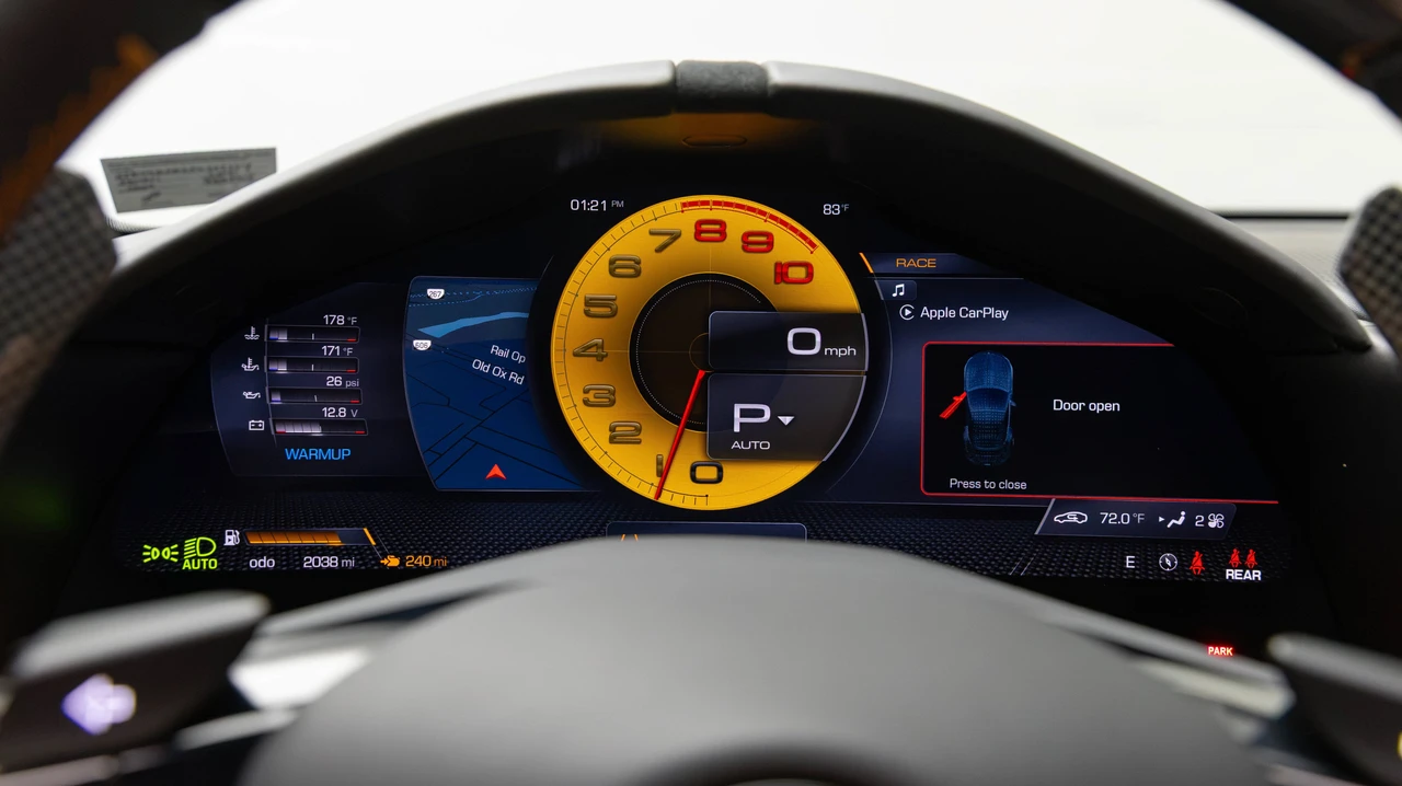 2025 Ferrari Roma Spider - Image 24 of 31