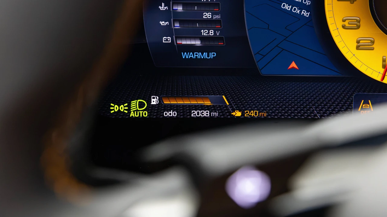 2025 Ferrari Roma Spider - Image 25 of 31