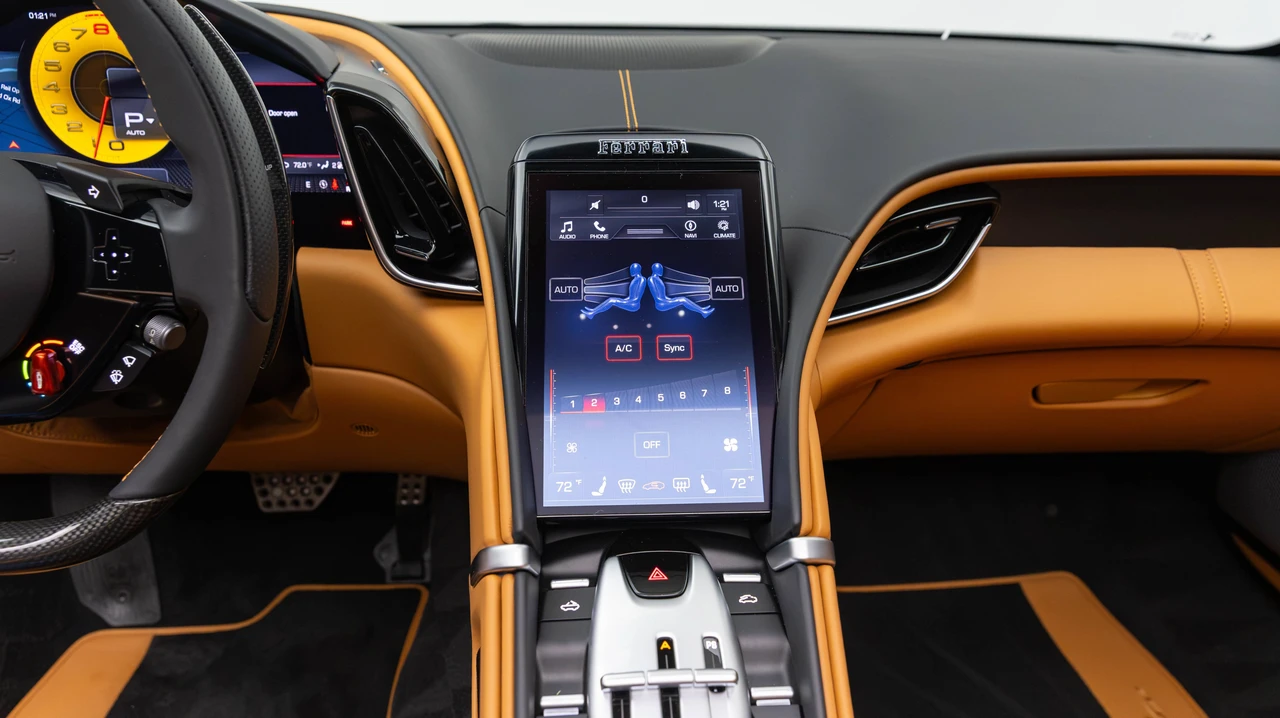 2025 Ferrari Roma Spider - Image 26 of 31