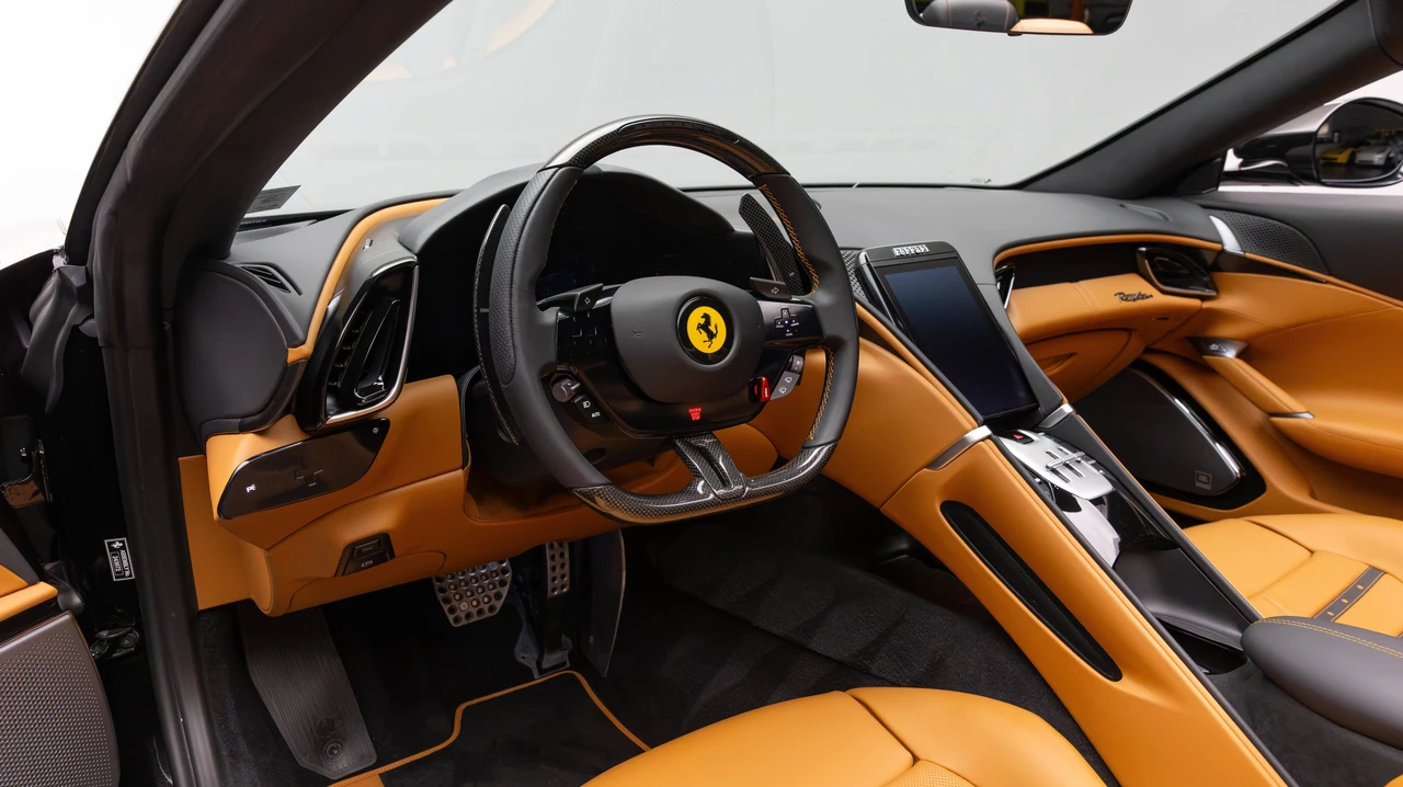 2025 Ferrari Roma Spider - Image 4 of 31