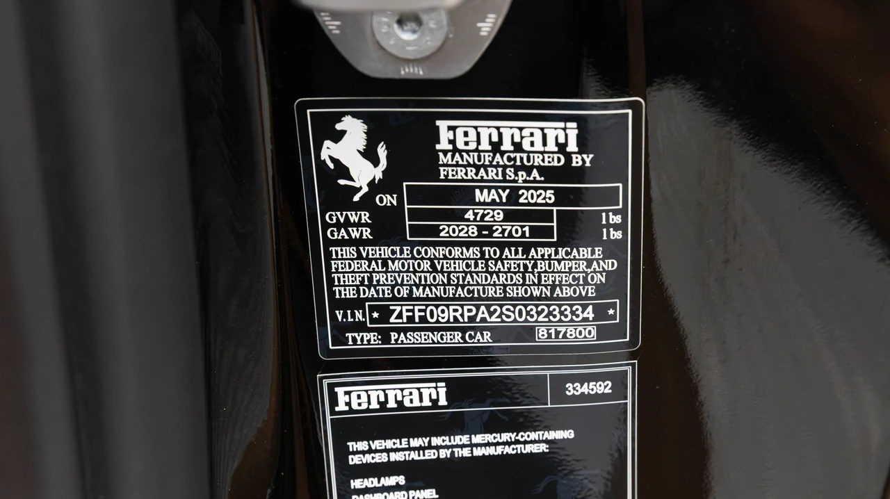 2025 Ferrari Roma Spider - Image 13 of 31