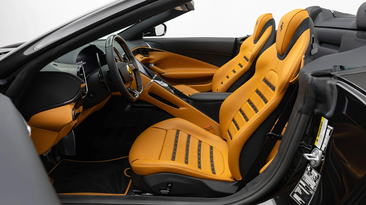 2025 Ferrari Roma Spider - Image 5 of 31
