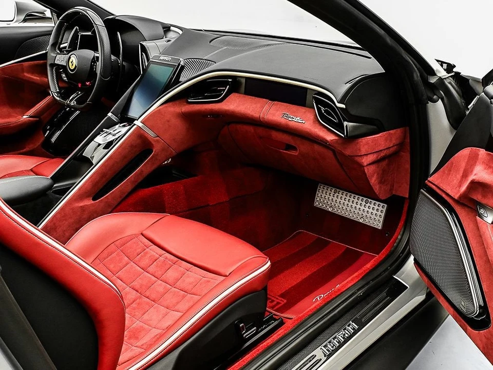 2025 Ferrari Roma Spider - Image 18 of 31