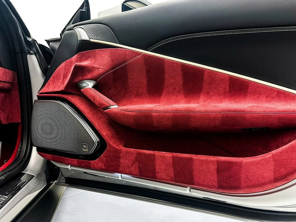 2025 Ferrari Roma Spider - Image 17 of 31