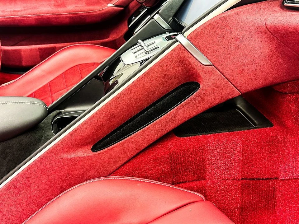 2025 Ferrari Roma Spider - Image 22 of 31