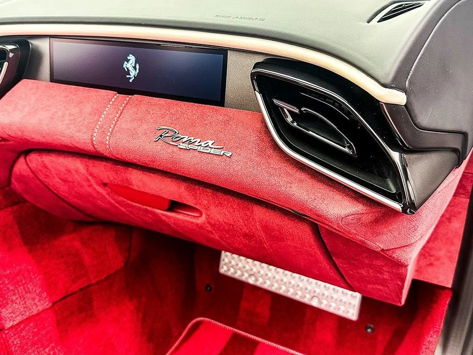 2025 Ferrari Roma Spider - Image 21 of 31