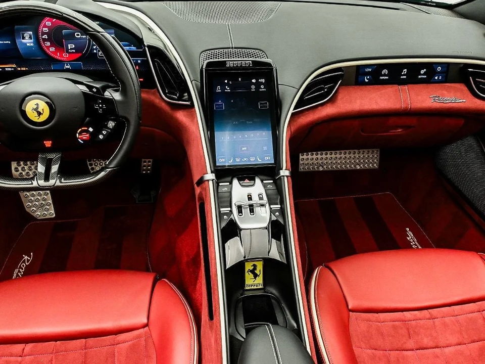 2025 Ferrari Roma Spider - Image 12 of 31
