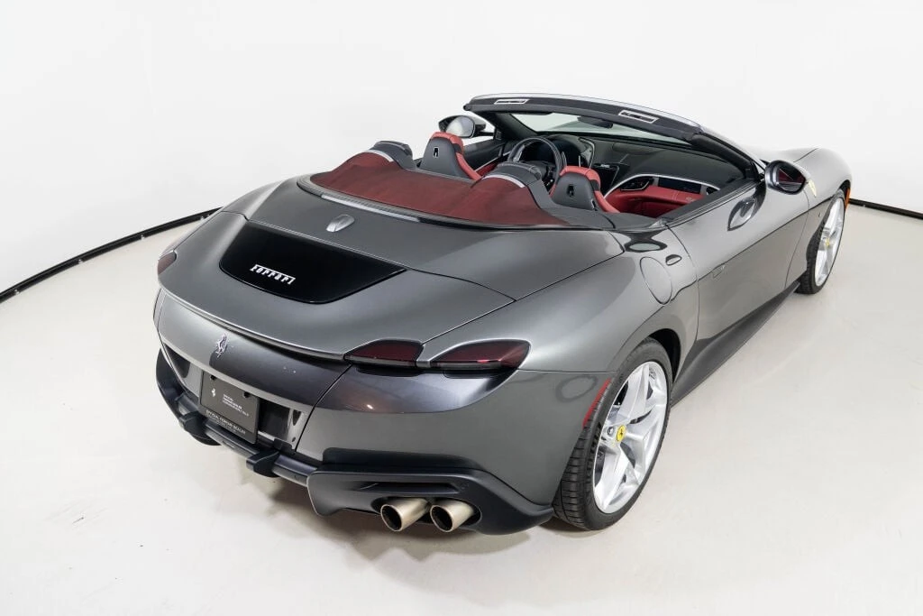 2025 Ferrari Roma Spider - Image 18 of 21